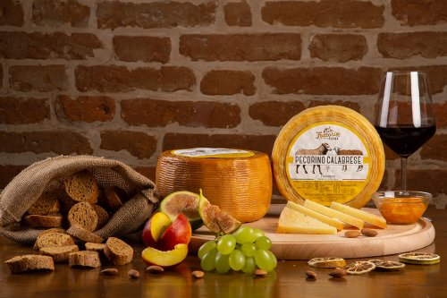 Fattoria del Castello Pecorino Stagionato Calabrese (pecorino-calabrese.jpg)